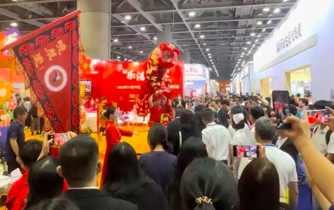 峣华堂亮相“乐活羊城 2024银发集市” 弘扬中医武术文化