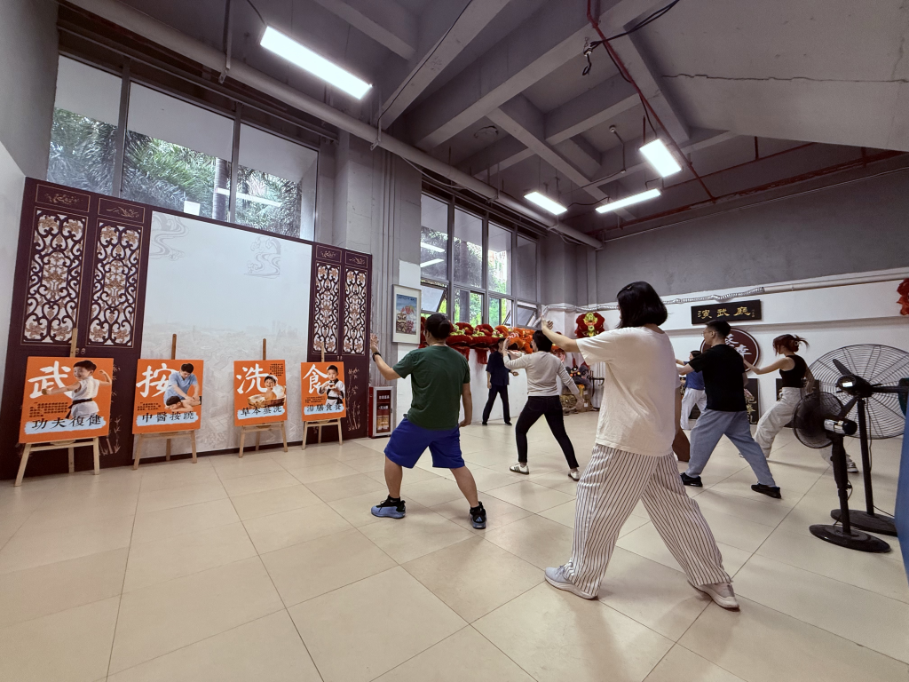 一堂太极课里的医与武 - 峣华堂武医“太极养气体验课”圆满举行