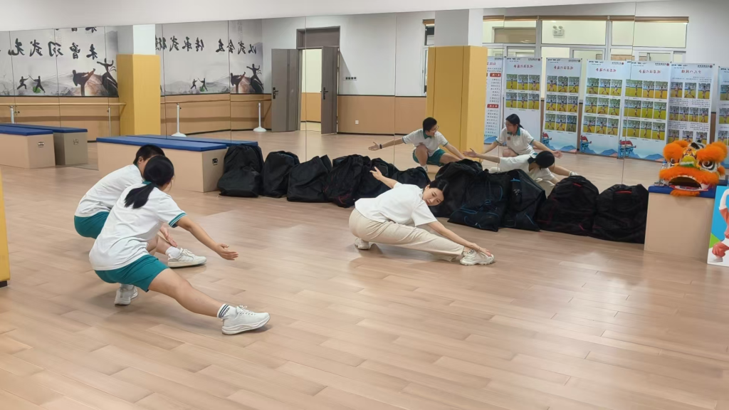 医武同源进校园:峣华堂武医携非遗外治体系,点亮开元中学健康课堂